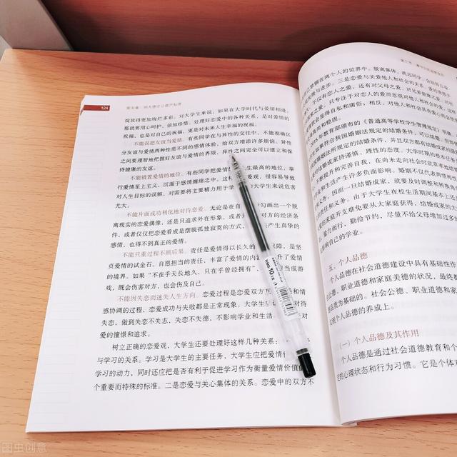 数字与诗意的奇妙交融：2024香港二四六天天双色球诗的文化现象